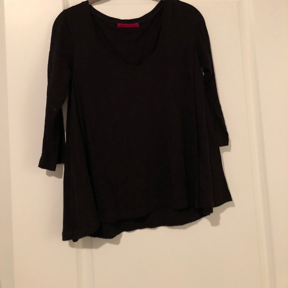 Black three quarter sleeve t shirt
